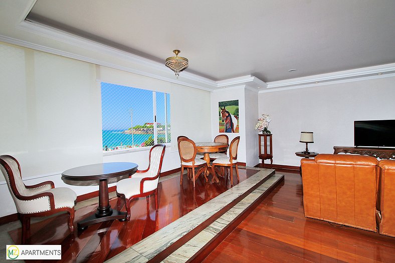 Huge 3 bedroom ocean front for 8 people